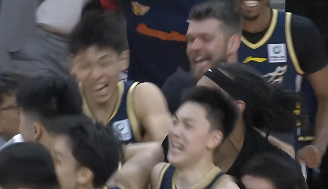 广东绝境绝杀北京！张皓嘉致命三分定输赢，许利民赛前狂言被打脸