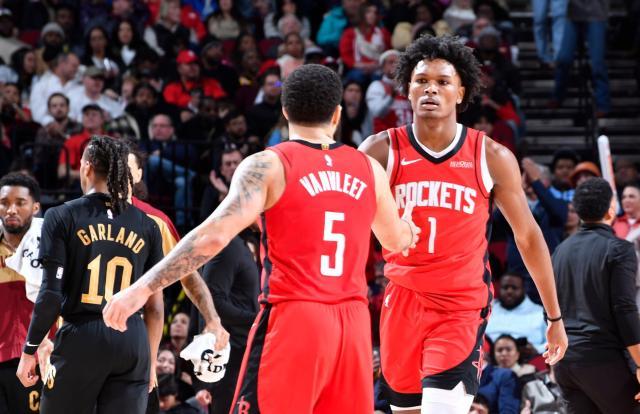 九游体育APP-首发10胜3负！火箭又一21岁新星崛起：化身篮板怪兽