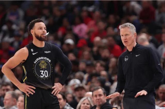 九游官网-库里左腿受伤归期未定 勇士卫冕赛季风雨飘摇